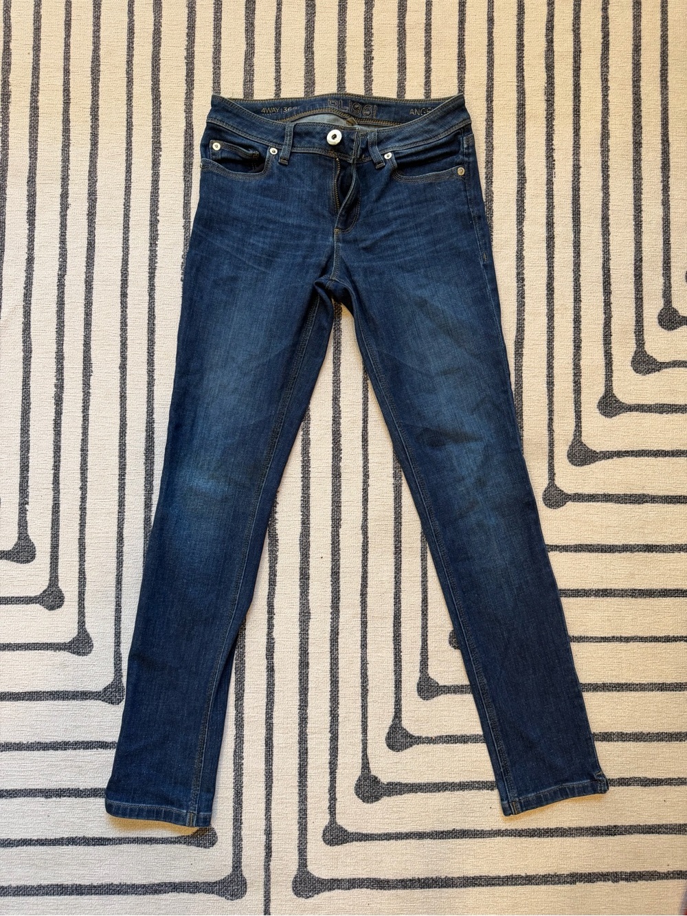 DL1961 Women’s Skinny Jeans in Dark Blue Wash